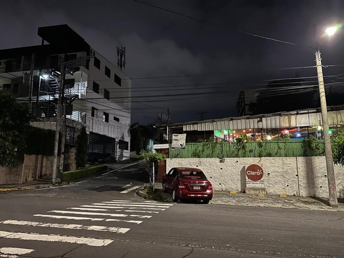 Cozy And Modern, Very In Apartment San Salvador